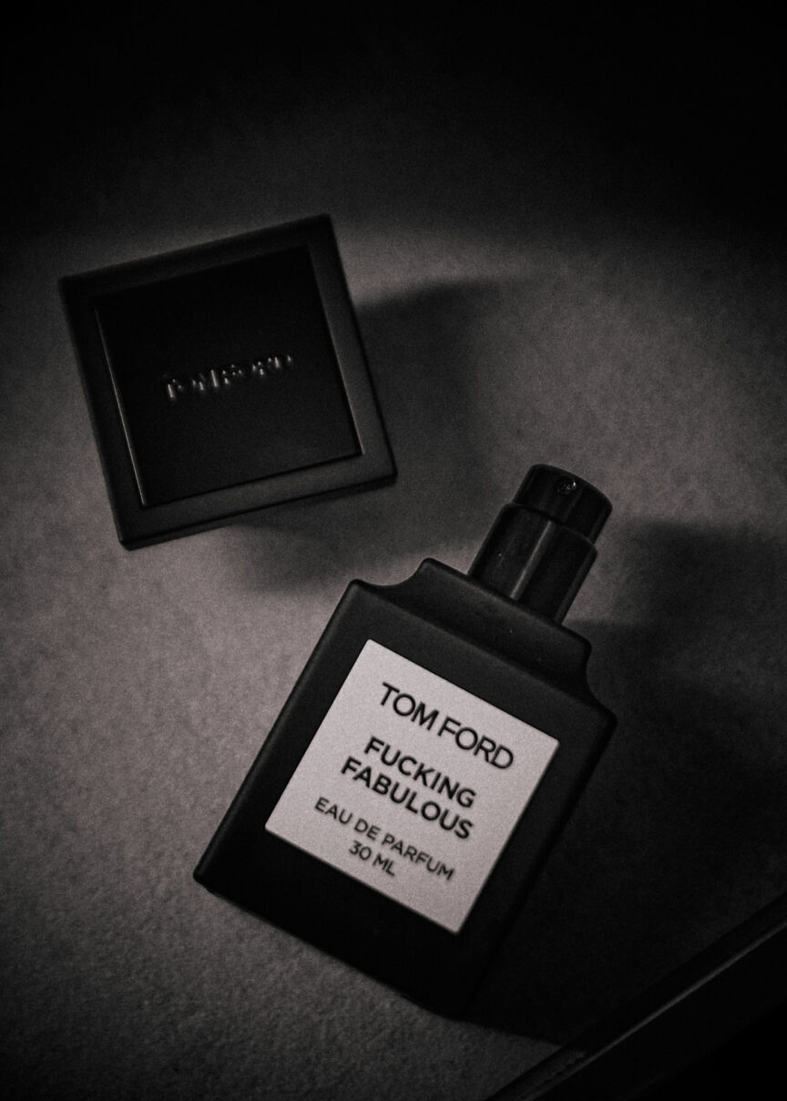 Produktfotograf John Richter fotografiert Parfum von Tom Ford im Fotostudio